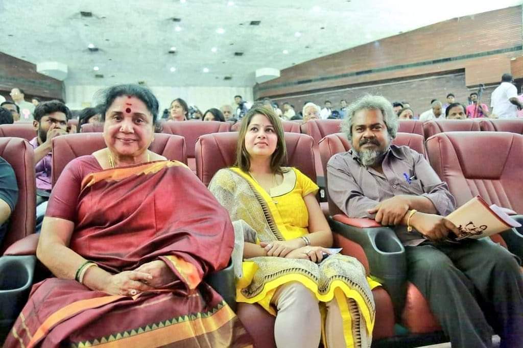 kayaldevaraj's tweet photo. October 21st
#HBDSangitha
#HappyBirthdaySangitha
@sangithakrish @krishoffl
Wishing You A Very Happy Birthday #SangithaKrish 🎉🎂🎊 https://t.co/eg2tKlgA6h