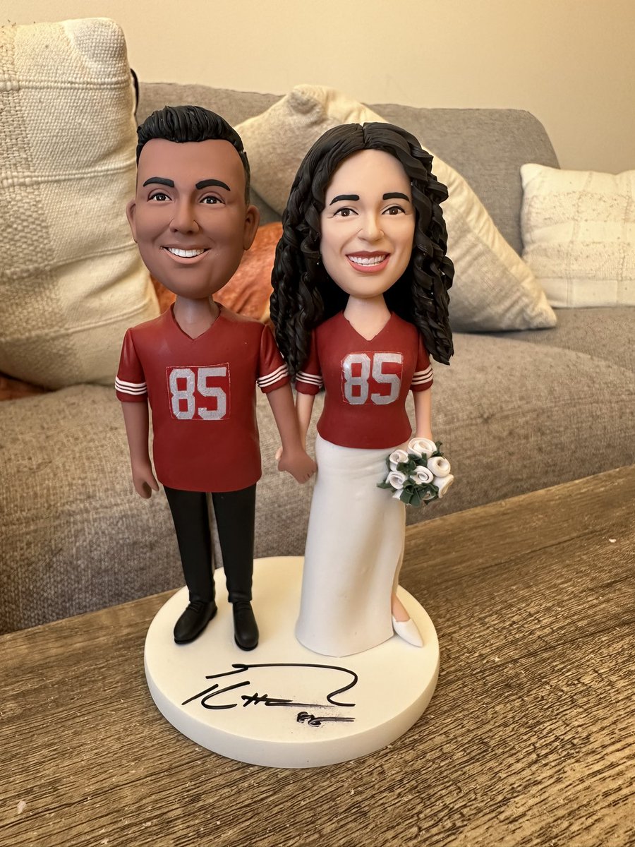 niner_notebook's tweet photo. Update: Thank you so much @gkittle46 !! Truly a man of Faithful!! 

Let’s go Niners!! #FTTB https://t.co/tCKDakNX9i