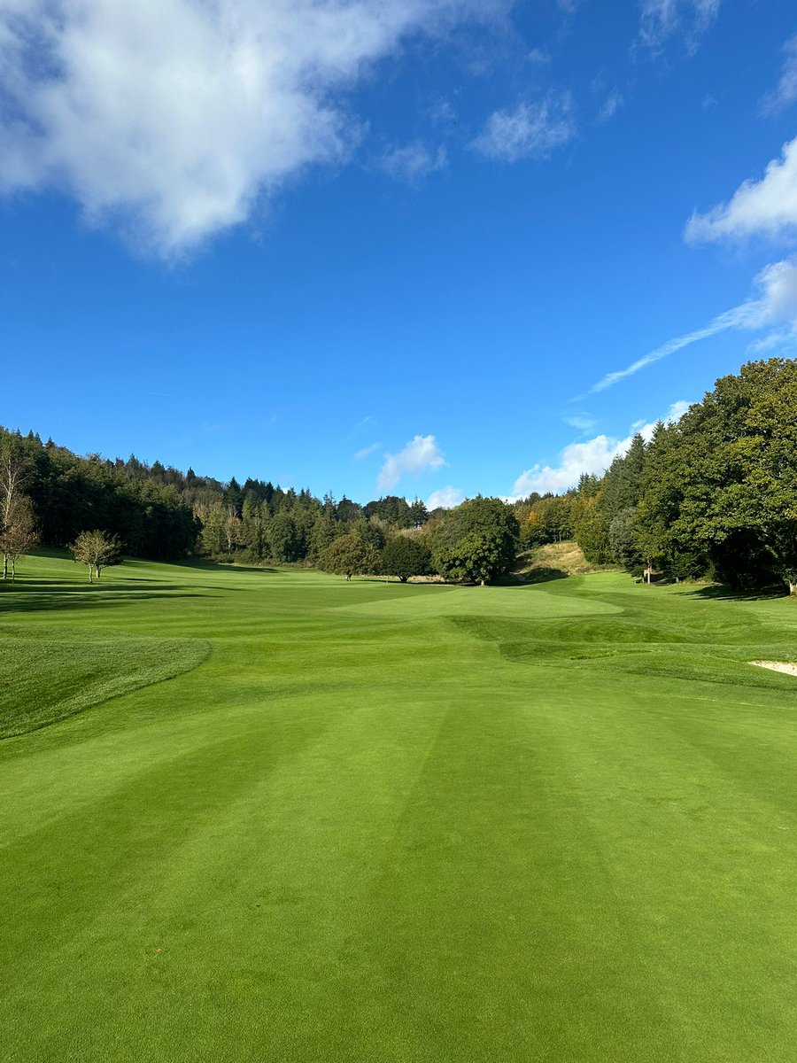 Always nice to get photos like this sent to you from other Greenkeepers. It may have been the only day of good weather recently, but the sunshine always makes the course pop. The 6th hole, The Downs course <a href="/goodwood_golf/">Golf At Goodwood</a>. #thedownscourse #golfatgoodwood #goodwood #golf #PGA