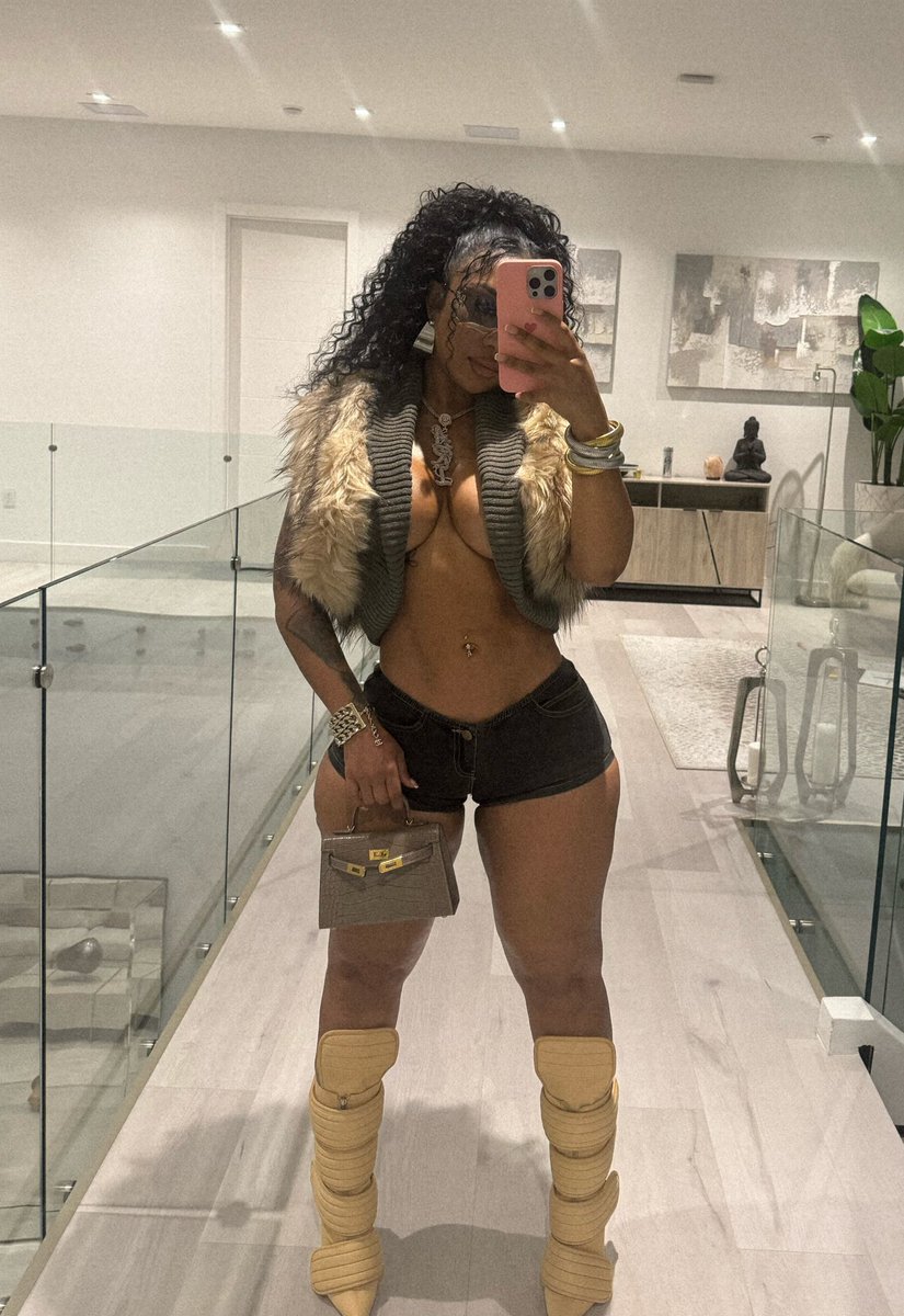 AriTheDon's tweet photo. Hoes ain’t fucking with me, God is my witness!✨ https://t.co/6zTS9eMlzL