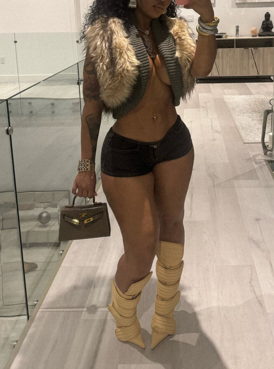AriTheDon's tweet photo. Hoes ain’t fucking with me, God is my witness!✨ https://t.co/6zTS9eMlzL