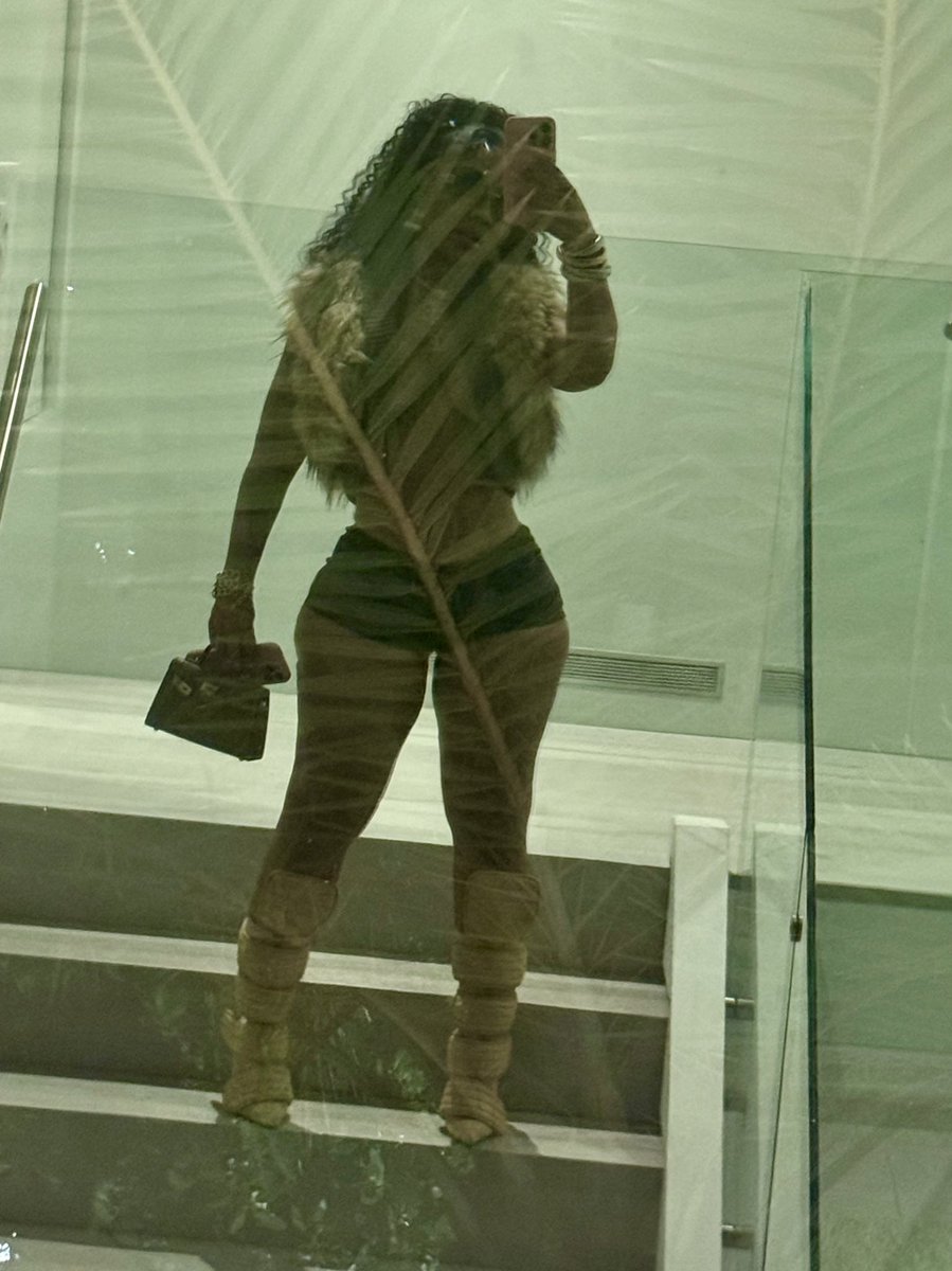 AriTheDon's tweet photo. Hoes ain’t fucking with me, God is my witness!✨ https://t.co/6zTS9eMlzL