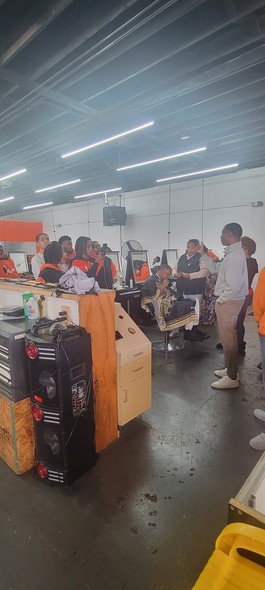 zachreed12's tweet image. This morning, Mayor @JustinMBibb @Juanita_Brent and I went door to door in the Lee Harvard neighborhood asking voters to support @KamalaHarris @SenSherrodBrown #Issue49