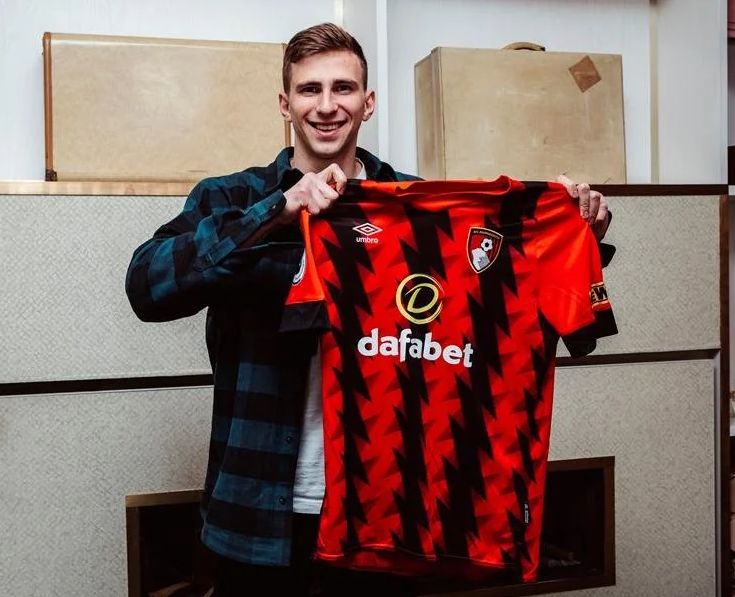 Another huge performance against a big rival by Illia Zabarnyi.

22 years of age.

Physicality, maturity &amp; consistency.

Getting better and better.

Such an impressive profile for a centre-back of his age.

TOP 6 Premier League potential without a doubt.

Amazing future ahead.