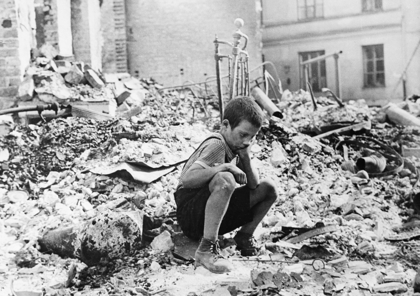 Ojdadana's tweet photo. A Polish boy with no possessions in the ruins of Warsaw, September 1939. https://t.co/blwfzAo6Ck