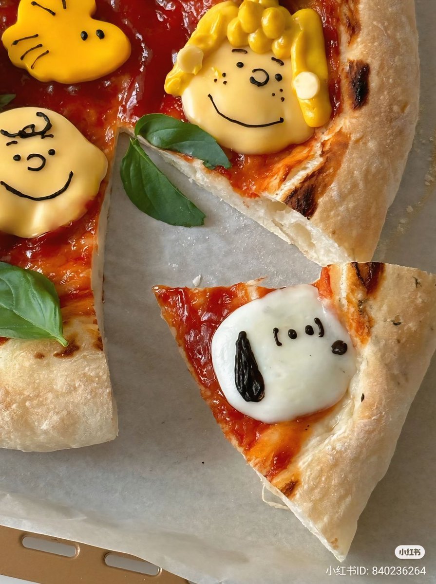 snoopy (peanuts) pizza