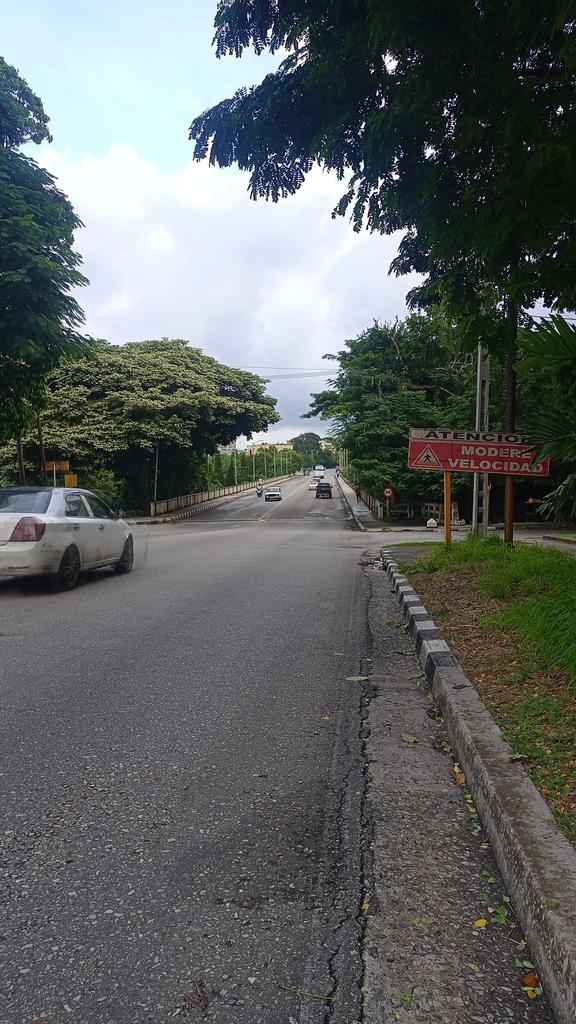 QbaDCorazon_'s tweet photo. ‼️ FAMILIA CUBANA 🇨🇺 
Así está mi #Cuba 🇨🇺 hoy.
Todo un pueblo acompañando el proceso de recuperación energética. Total confianza en los hombres y mujeres de la UNE, quienes batallan incansablemente por volver a la normalidad. Aqui estamos #UnidosXCuba https://t.co/0qzBE8Hvz0