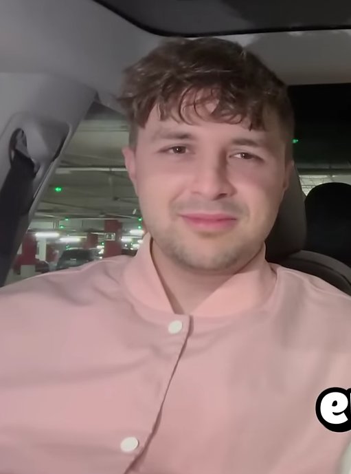 Curiosicat13's tweet photo. @itsdaruma123 @lovelykukkung @Javielcanino Es un niño inseguro y está buscando su mejor ángulo para que no le digan nada. Ve que hasta se cortó la barba atras para que parezca que tiene quijada cuadrada, cuando en realidad es este https://t.co/Lcqye0Tg5D