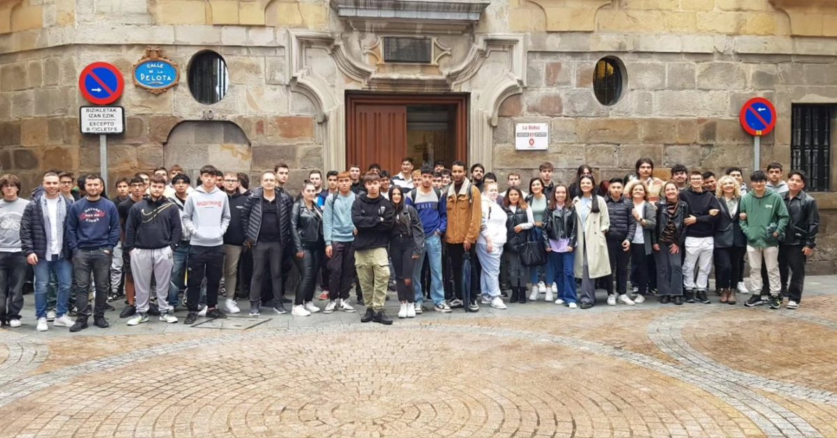 ZABALBURU Ikastetxea tweet media