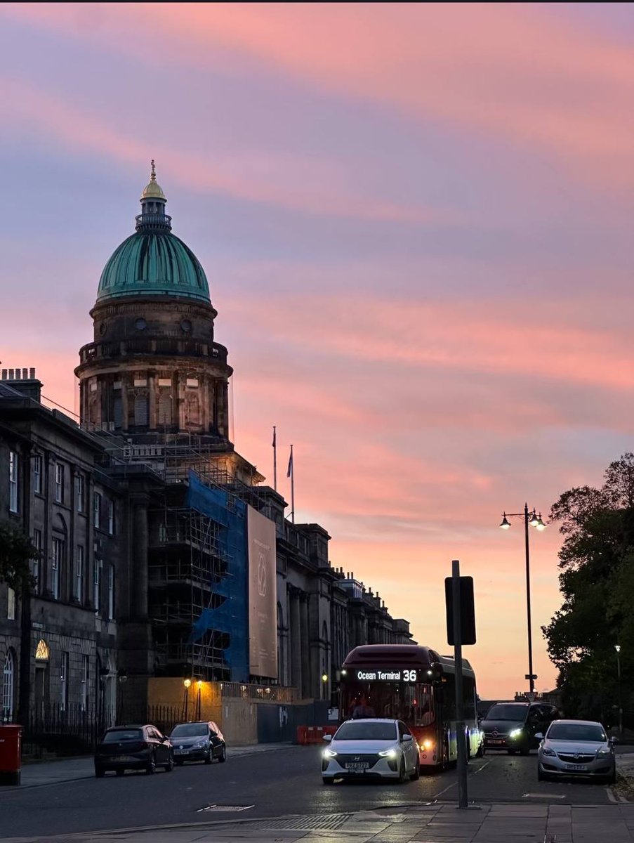 biketune2's tweet image. Love is when the sun is like dusk, 'love' is the love of Edinburgh
