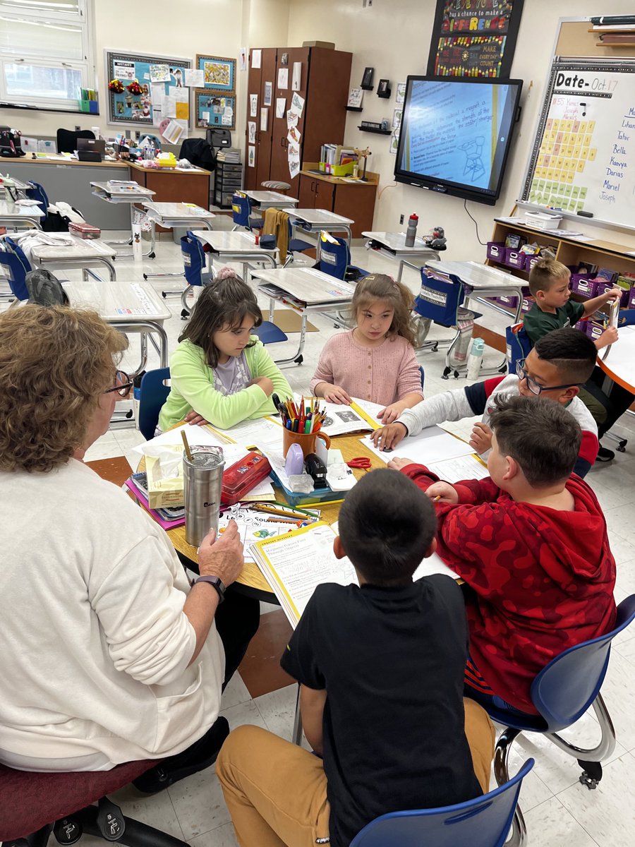 CmsJuckett's tweet photo. Will the thickness of an object impair a magnet’s ability to pick up a paper clip? We made predictions and tested them out! ⁦@CMSmtolive⁩ ⁦@NicoleMusarra⁩ ⁦@ashleylopez210⁩ https://t.co/ys0VHg4gSD