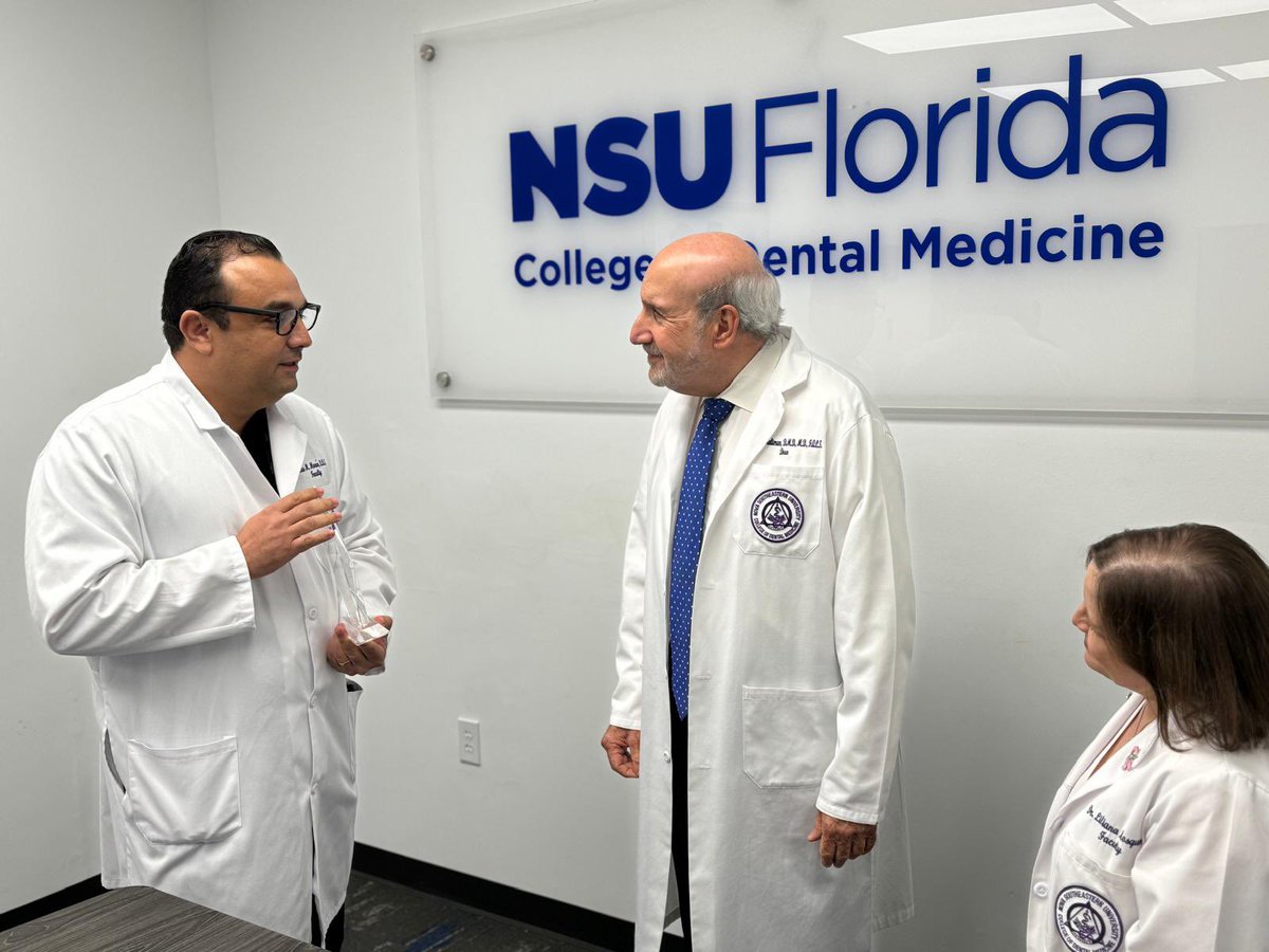 HDAssoc's tweet photo. Dr. Steven Kaltman , Dean of NSU College Of Dental Medicine, and Dr. Cesar Sabates, past ADA President, received the Community Service Award, by the HDA and Crest + Oral-B  for their roles as “Community Service Champions” in the Hispanic Community #somoshda https://t.co/zCULvIipkv