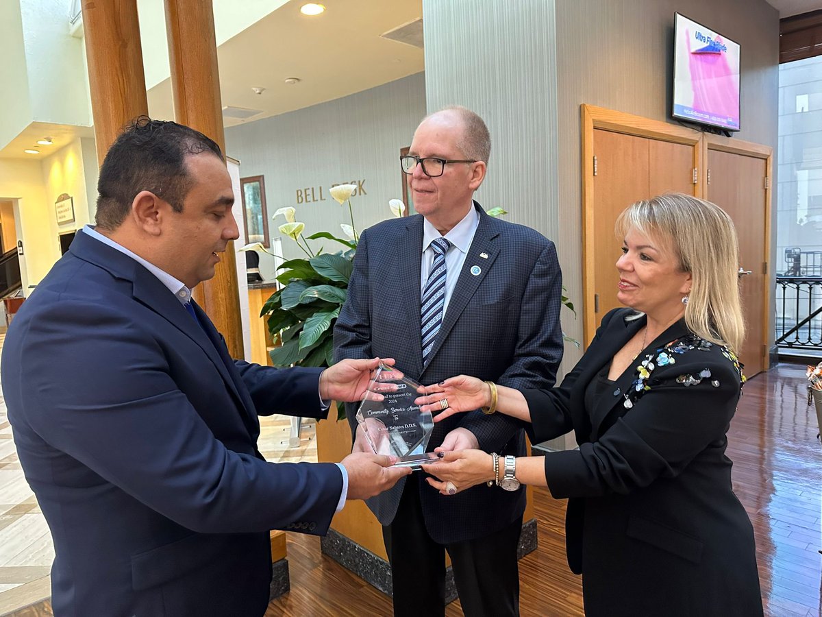 HDAssoc's tweet photo. Dr. Steven Kaltman , Dean of NSU College Of Dental Medicine, and Dr. Cesar Sabates, past ADA President, received the Community Service Award, by the HDA and Crest + Oral-B  for their roles as “Community Service Champions” in the Hispanic Community #somoshda https://t.co/zCULvIipkv