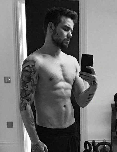 leinynicolee's tweet photo. Siguen llegando fotos del cuerpo de Liam Payne. 

Liam Payne body 
Liam Payne pictures 
Fotos de Liam Payne https://t.co/p3bPnmFUQU