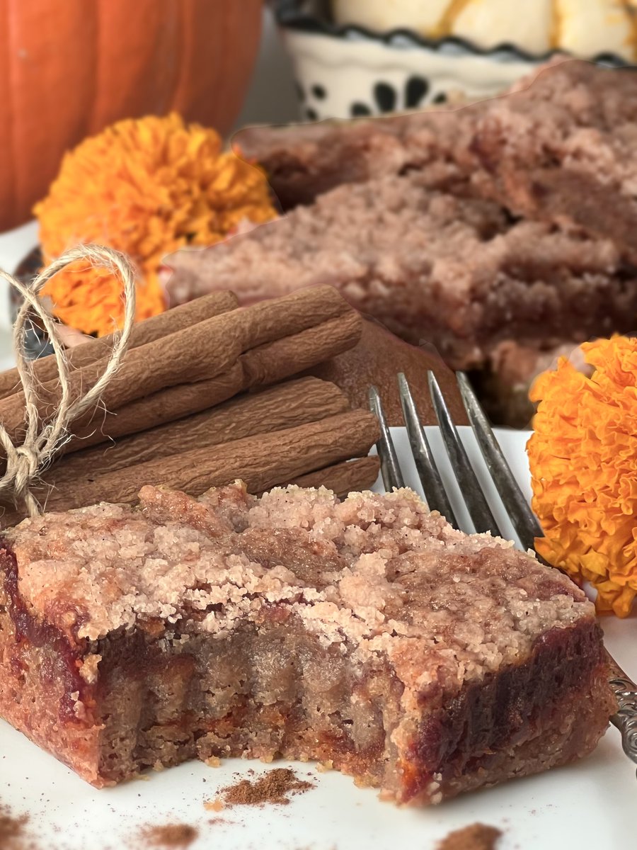 MetaWeb20's tweet image. Pumpkin Swirl Tahini Blondies with Spiced Streusel Topping

Wrapping up pumpkin season with these delicious sesame-infused blondies

mountaintopkitchen.substack.com/p/pumpkin-swir…