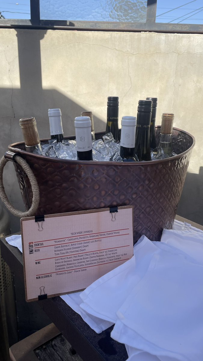 MorellatoSimone's tweet image. I recognize the amazing pizza and best tomatoes salad I had @Gjelina thanks to @synadia’s team @justyna_bak @derekcollison @Nateemerson @JohnnyXmas I also loved the featured drink “Nomadita”, the Barolo wine and world largest the charcuterie board