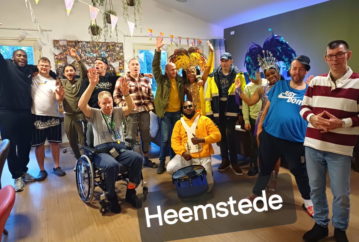 Caribbeanbrass's tweet image. #rimsky #jarige #abraham #50 #jaar #danceressen #percussie  #happy #people #heemsteede #caribbeanbrass.com
