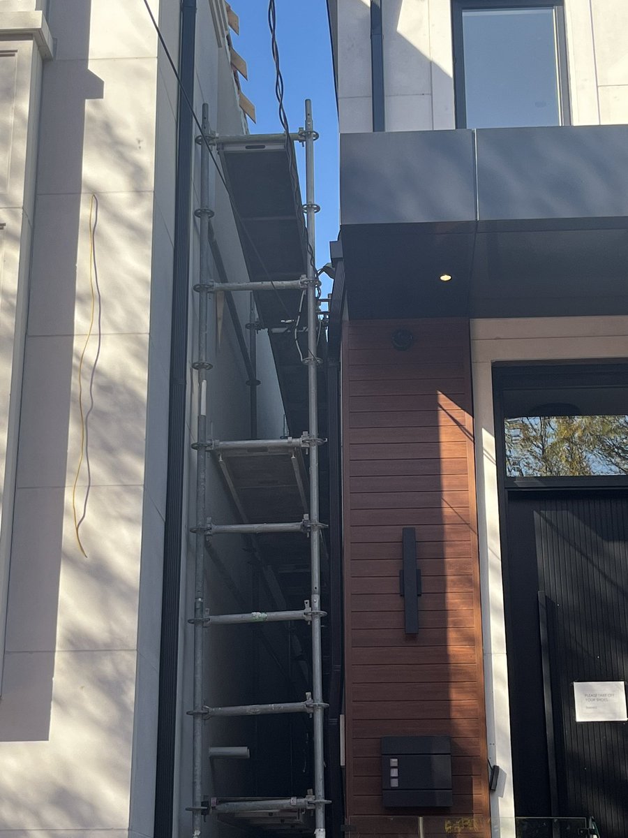 Matthew Legg (@mleggturf) on Twitter photo Weaving your scaffolding through the neighbours uncovered 240V feed, to install aluminum soffits/eaves … this should end well. <a href="/cityoftoronto/">City of Toronto 🇨🇦</a> Briar Hill Av. Weaving your scaffolding through the neighbours uncovered 240V feed, to install aluminum soffits/eaves … this should end well. <a href="/cityoftoronto/">City of Toronto 🇨🇦</a> Briar Hill Av.