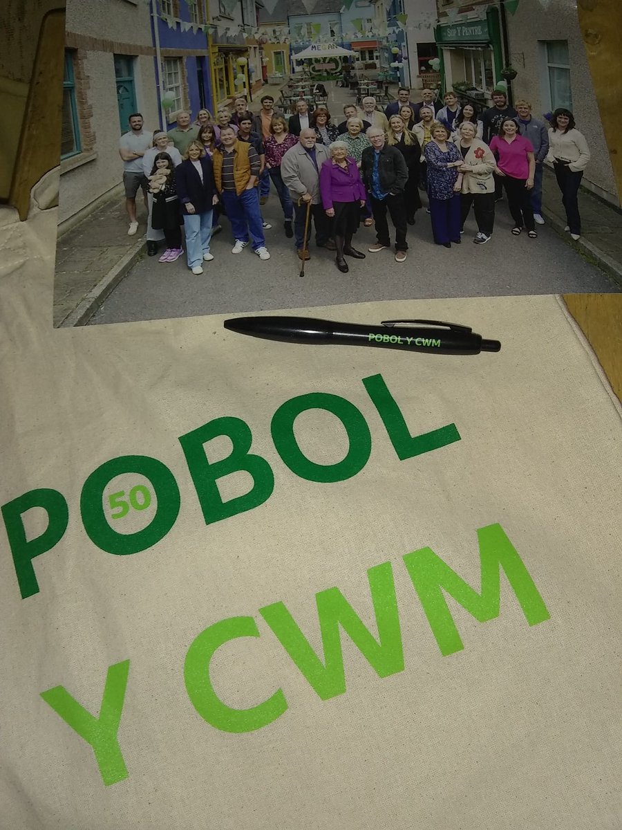 clairdan3's tweet photo. Fab @pobolycwm tour today. @DyfanRees was the perfect host and a joy, just as much of a sweetheart as the character he plays. 🥰#pobolycwmtour #roathlockstudios #iolo https://t.co/ATOjSAdga5