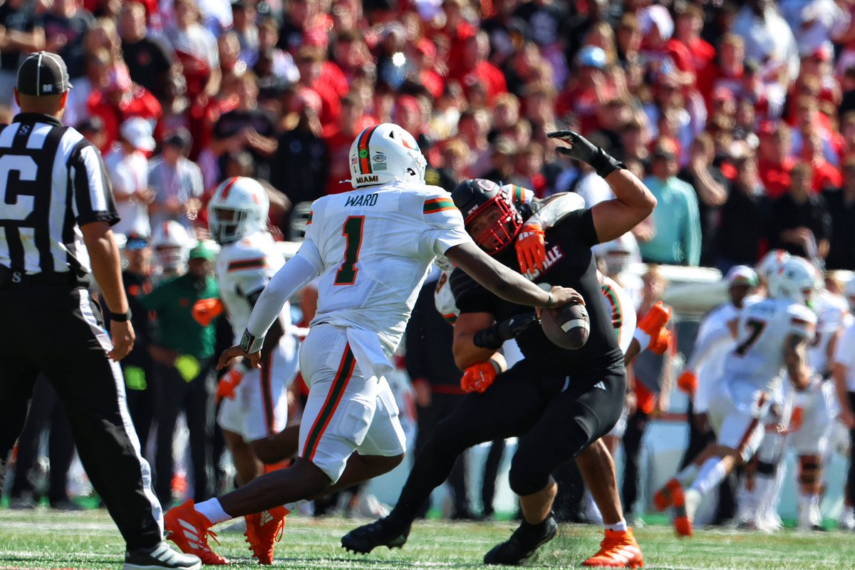 Hey <a href="/ACCFootball/">ACC Football</a> that’s a hold at EVERY level of football. Your boy just stood and watched it happen. Ridiculous. <a href="/UofLSheriff50/">Mark Blankenbaker</a>