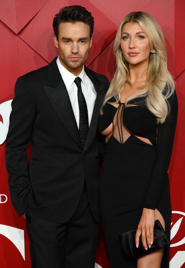 Liam Payne's girlfriend break  silence Kate Cassidy, took to her Inst story
"I have been at a complete loss. Nothing about the past few days have felt real," she wrote "I ask and pray that you'll give me the grc nd space to navigate this in private."#LiamPayneForever #Liam_Payne