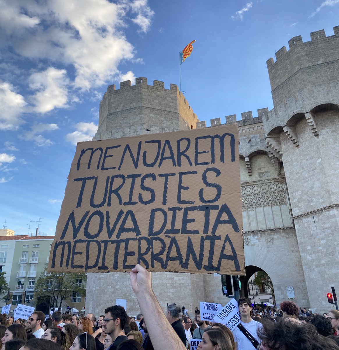 valència s’ofega <a href="/valencianoesven/">València no està en venda</a>