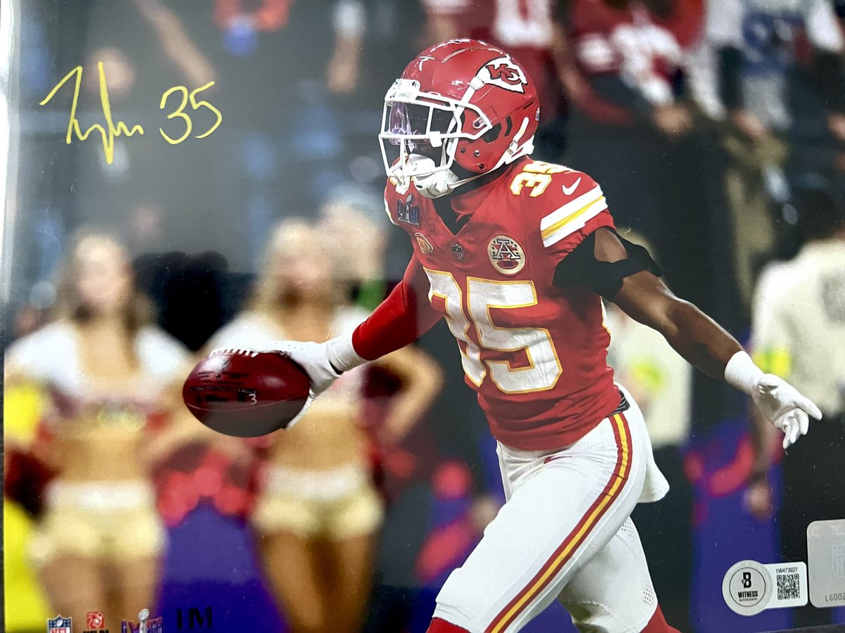 JBside13's tweet photo. Week 7 #ChiefsKingdom #NFL GIVEAWAY🚨 

FollowME &amp; RT♻️this post for your chance to win the signed ✍️@JaylenWatson12 8x10 photo from SB58 on 10/22!

Let’s get to 6-0! Drop score predictions in the comments! 🔥🔥 https://t.co/rEczfvjMLG