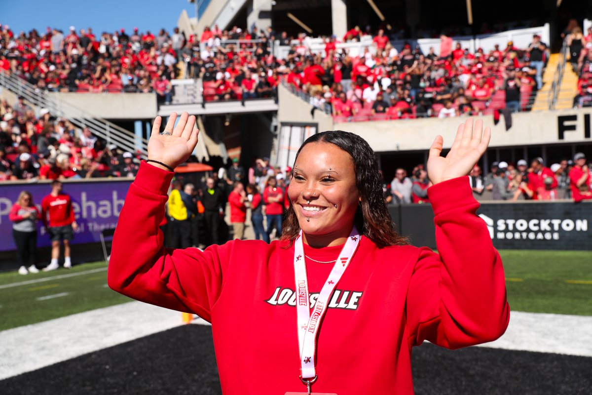 The first US Olympian in T&amp;F program history 🇺🇸

Honored to have Jayden at today's <a href="/LouisvilleFB/">Louisville Football</a> homecoming game!

#GoCards