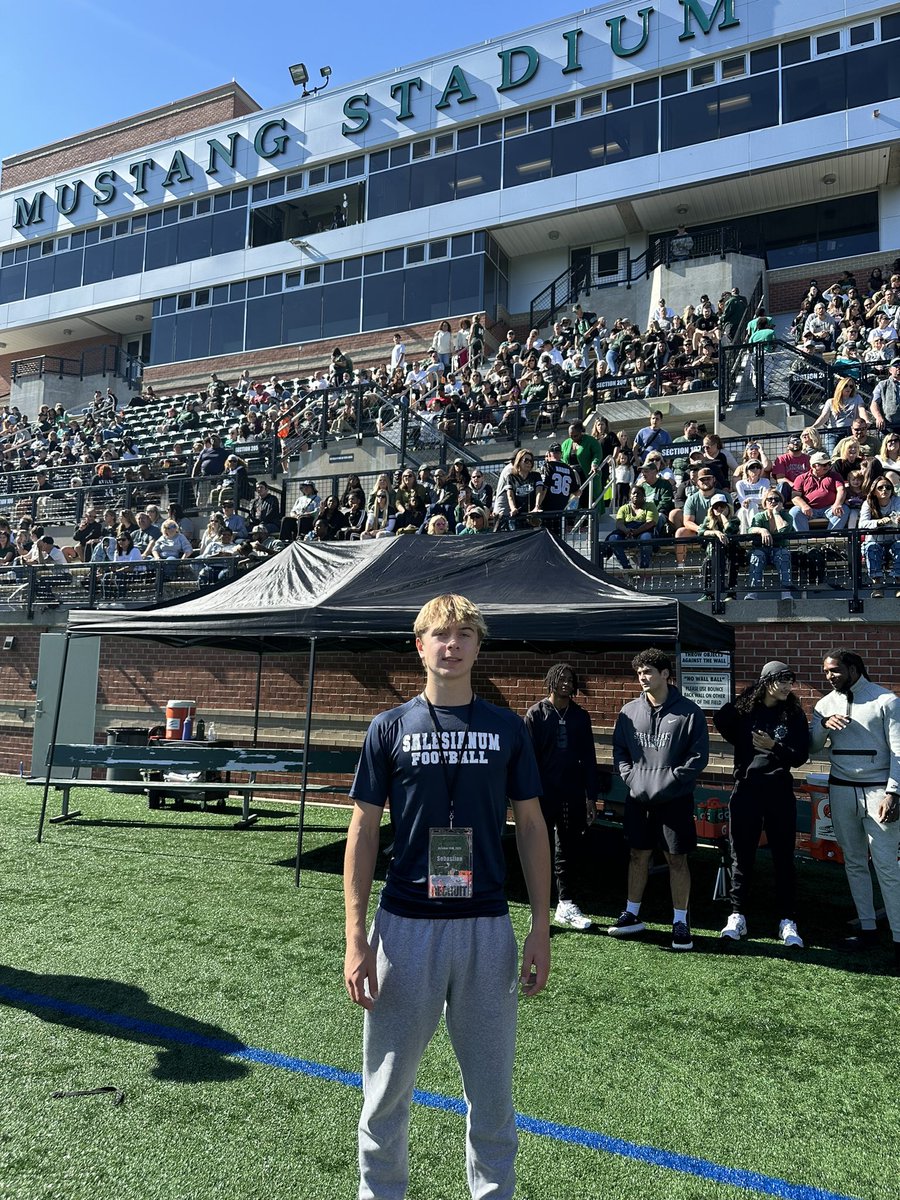 SebastianHess07's tweet photo. Had a great time today at @SUMustangFB. Thank you @Coach_neik for the invite, can’t wait to be back again soon. 
@SalesianumFB @CoachDelleDonne https://t.co/pdbx2v1D88