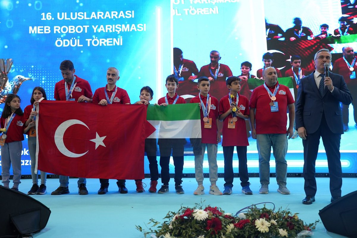 Sivas, 16. Uluslararası MEB Robot Yarışmasına damga vurdu. Yarışmaya, 12 robotla katılım sağlayan öğrencilerimiz, ilk 10 içerisinde 9 ayrı derece elde ederek önemli bir başarıya imza attı.

Haberin Devamı ⤵️
meb.ai/ioNvsj

<a href="/tcmeb/">Millî Eğitim Bakanlığı</a>
<a href="/Yusuf__Tekin/">Yusuf Tekin</a>
<a href="/valisimsek/">Yılmaz Şimşek</a>