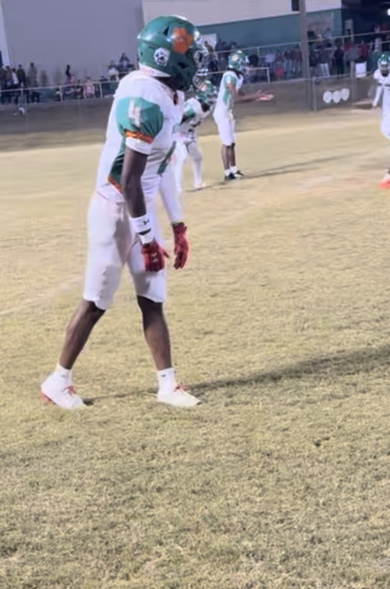 slidefor6cain's tweet photo. 7 catches 
120 receiving yards
1 touchdown💫
@ShedrickMckenz2 @coachbj1911 https://t.co/KhRKPfAVIz