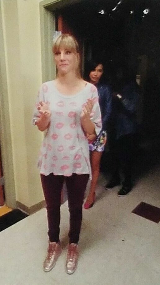 Mama a girl behind you