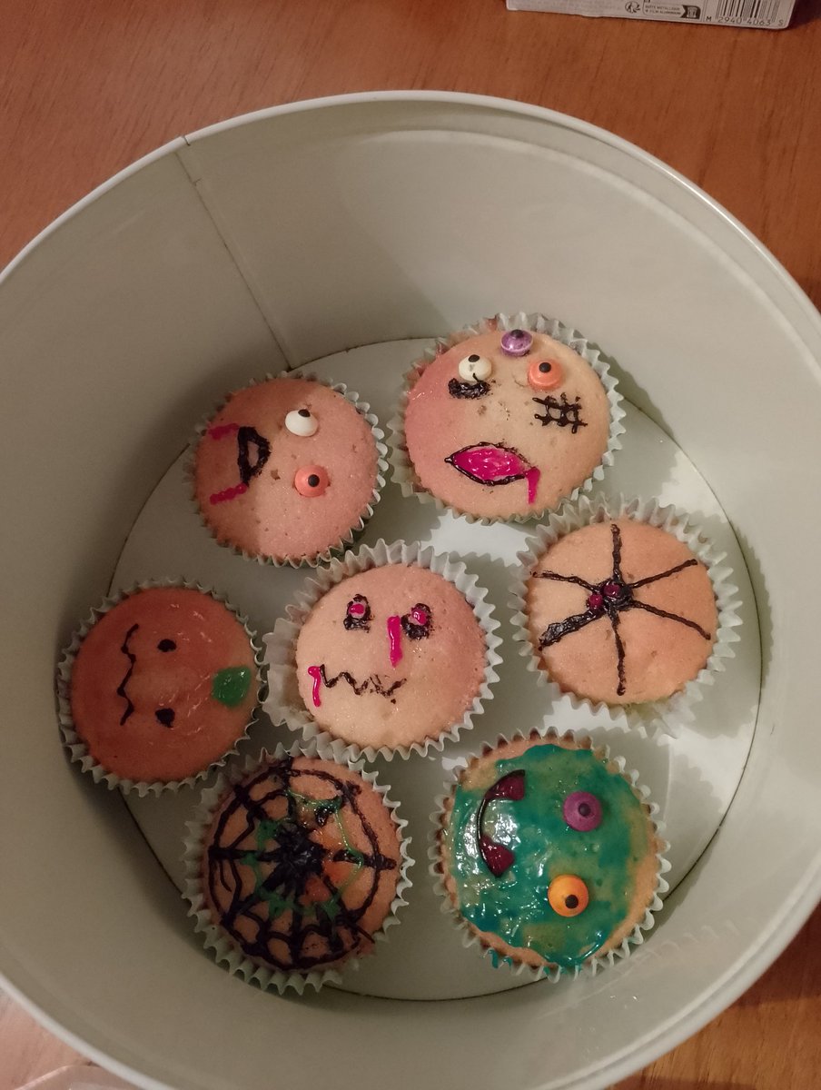 cjkgal's tweet photo. No laughing at the back. Some of my efforts at Halloween cupcakes to take to the grandchildren tomorrow. I won't be applying for Bake Off anytime soon. 😂 #notartistic #notcrafty https://t.co/oNE6eFfTYR