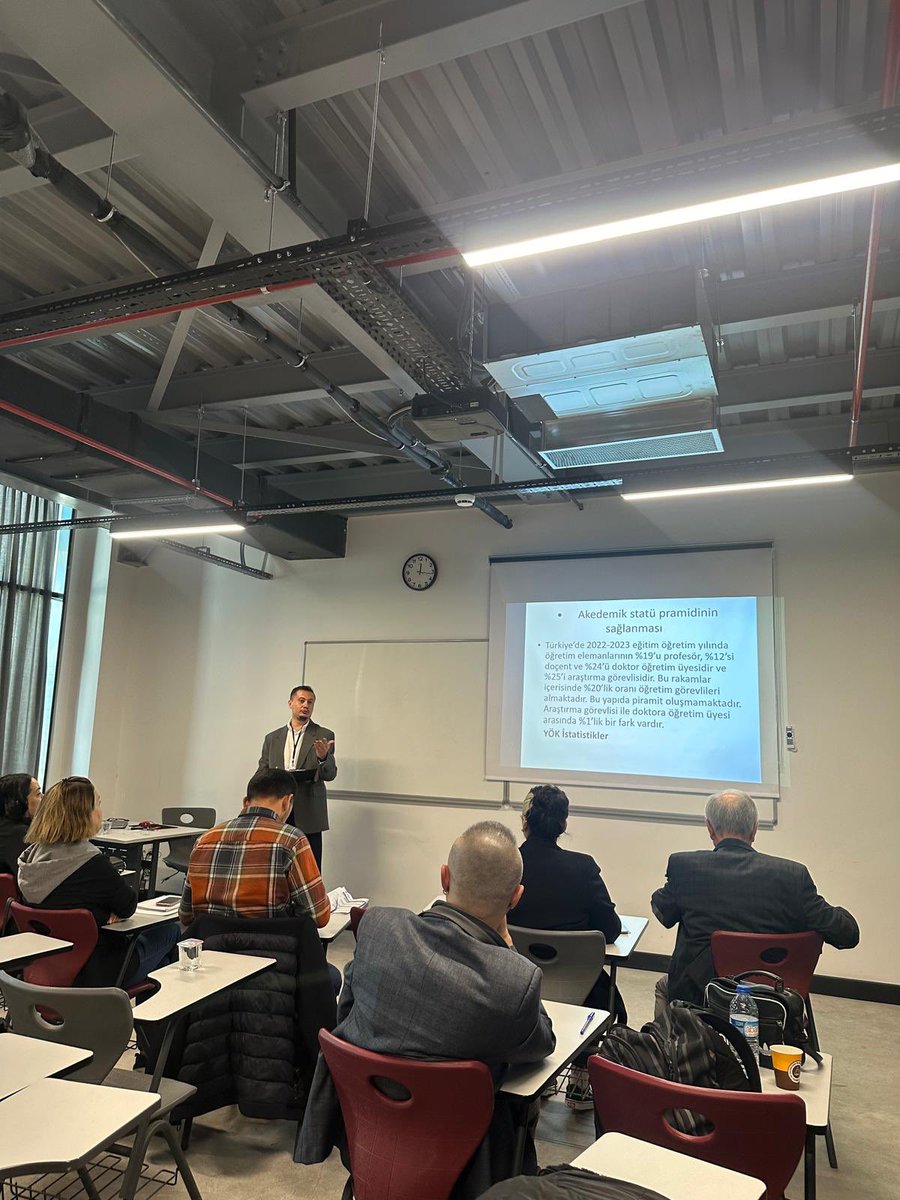 📚7. Uluslararası Yükseköğretim Çalışmaları Konferansı Son Gününde, ‘Yükseköğretimde Mesleki Gelişimi Yeniden Yapılandırmak’ başlıklı çalıştay ve paralel konferans oturumları ile tamamlandı. Konuşmacılara değerli sunumları, yoğun ilgilerinden dolayı katılımcılara teşekkür ederiz.