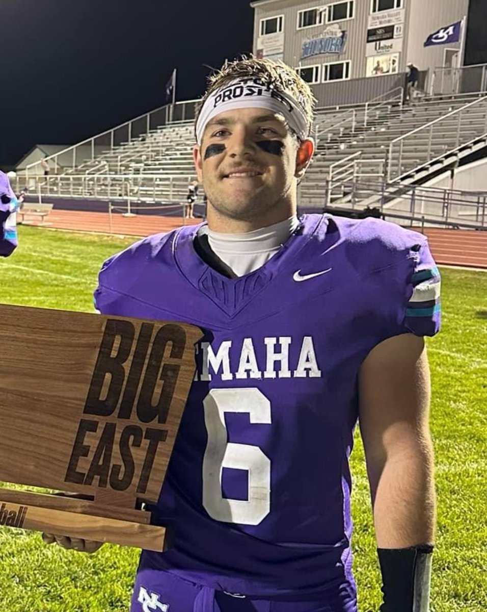 One of the best rushing performances in a single game in state history. Carter Hajek, junior ATH/QB of Nemaha Central (2A🏈, 6-1), rushed for 396 yards on 20 carries with six touchdowns last night against Royal Valley. On the season he has over 1,200 yards with 22 rushing