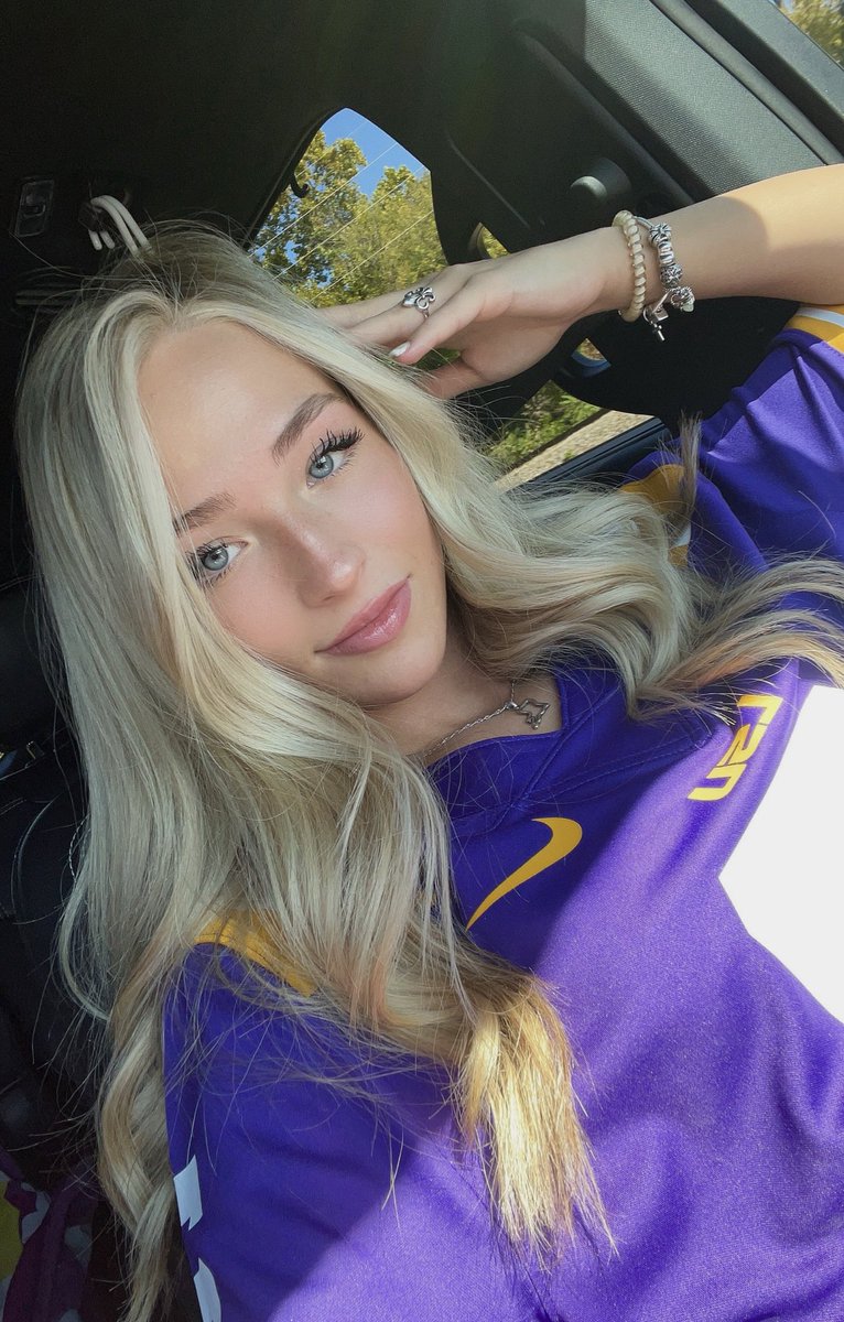 addyybx's tweet image. GAMEDAY GAMEDAY GAMEDAY #GeauxTigers 💜💛🐅⚜️