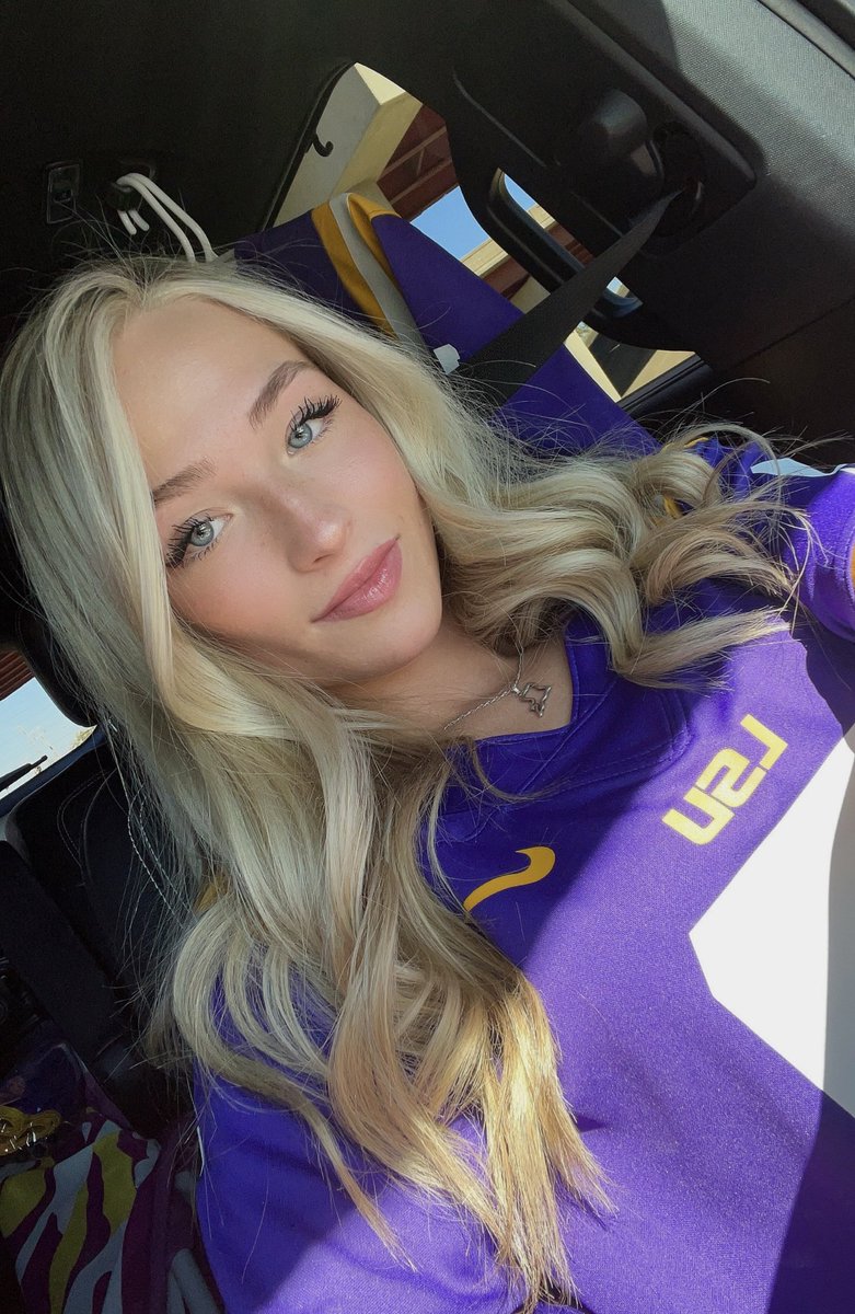 addyybx's tweet image. GAMEDAY GAMEDAY GAMEDAY #GeauxTigers 💜💛🐅⚜️