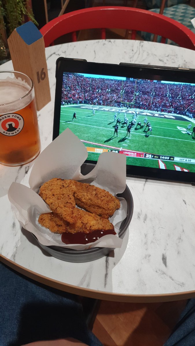 Burgessliam2's tweet photo. @RealAlexBarth Even in a hotel bar in London, I find a way to watch college ball. Can't be missing Bama-Tennessee https://t.co/0jeWCxgAfx