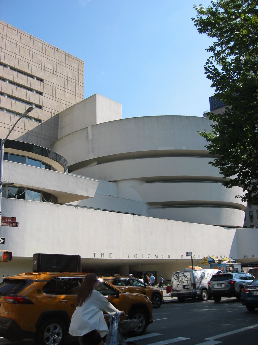 erikbydesign's tweet image. brought a 2000s digicam to nyc