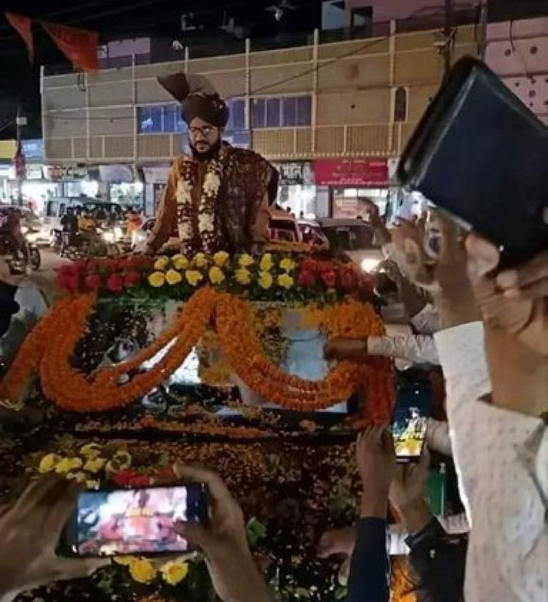 2Aajad's tweet photo. #assalamu___aalaikum___ 

Mufti Salman azhari🥰🥰

Aap sabhi ko pur khuloos mubarakbad Allah mufti Sahab ko har balao se mahfooz rakhe aamin🤲

#muftisalmanazhari 🥰
#muftisalmanazharireleased 🥰

#LabbaikYaRASULALLAHﷺ ❤️ https://t.co/E0UqZWKKav