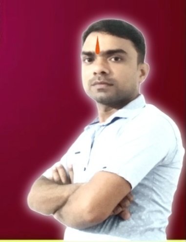 "झूठ को सच समझ लेता हूंँ ll
 मैं गलतफहमी रख लेता हूंँ ll

 दिमाग वाले बेवकूफ बनाते हैं, 
 मैं अपने दिल से चख लेता हूंँ ll

 कुछ कहता नहीं, अलग बात है,
 मैं सही-ग़लत को परख लेता हूंँ ll
पत्थरों के सामने क्यूं बिखेरूं मोती, 
 मैं अश्कों को पलकों से ढक लेता हूंँ ll