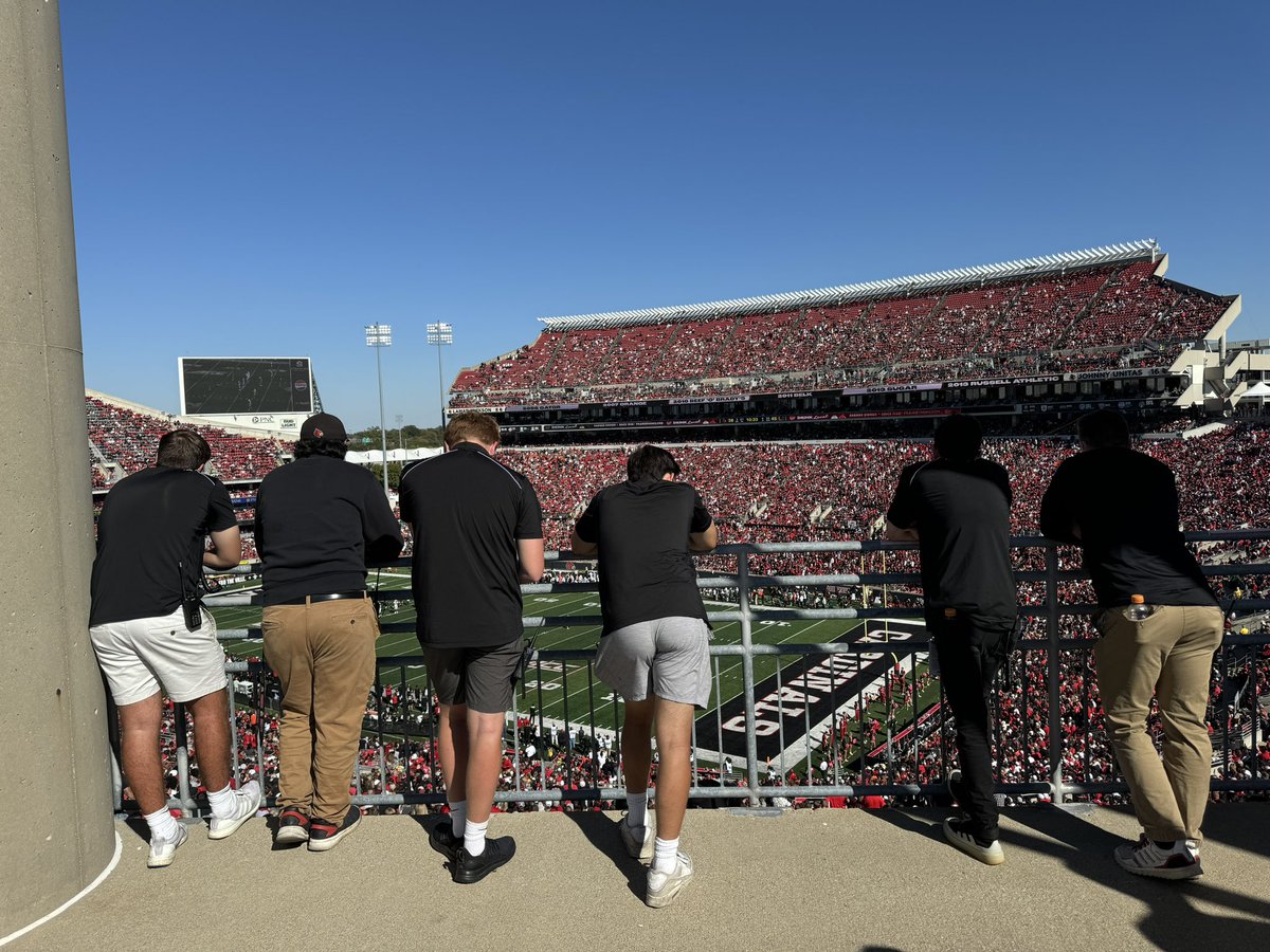 TullyMars414's tweet photo. @LouisvilleFB if you’re gonna fence the fans off the rail don’t let your staff come and block people who are watching it. @GoCards https://t.co/ukGFCu1UDB