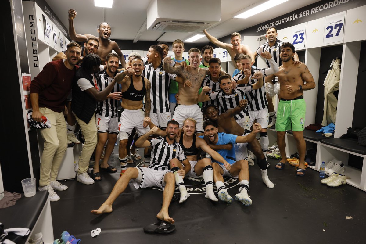 🤍🖤🤍🖤🤍🖤

LA ALEGRÍA DE GANAR UN DERBI

¡➕3️⃣ JUNTOS, AFICIÓN!

#CastellónLevante 
#PPO👂