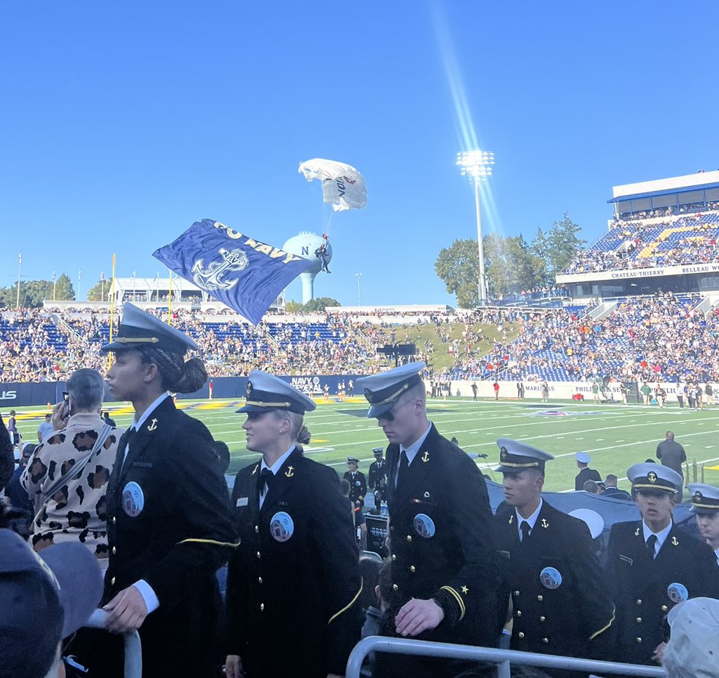 GabyAgostinelli's tweet photo. #goNavy https://t.co/tjAR6eKeMN