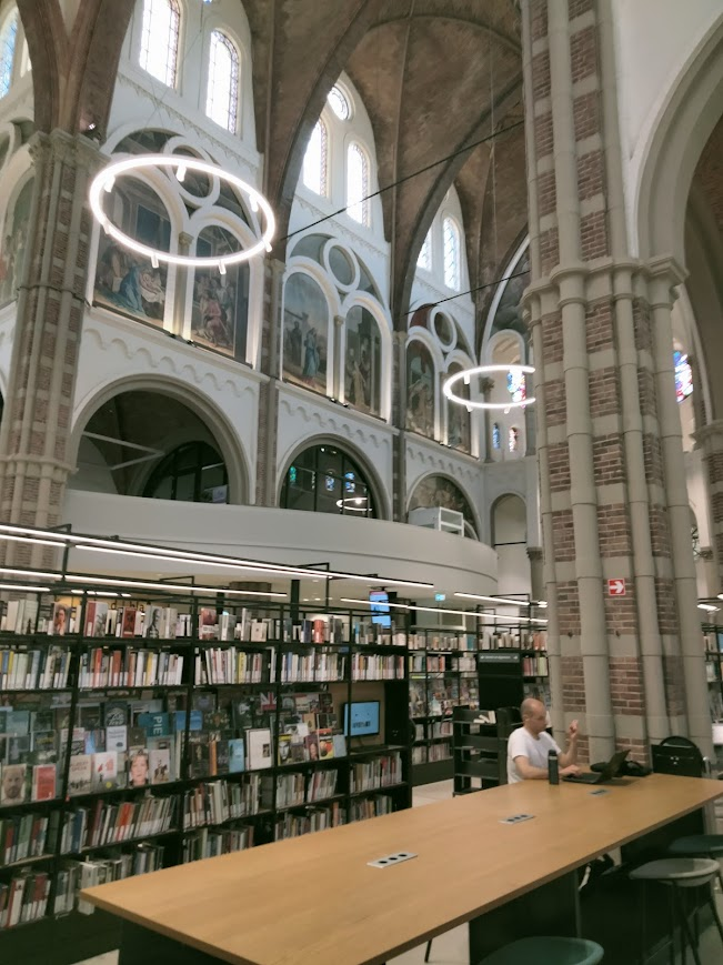 hazzer2001's tweet photo. @Hackneycyclist Really appreciated this library last time I was there (Vught). https://t.co/wOwYQk3pP2