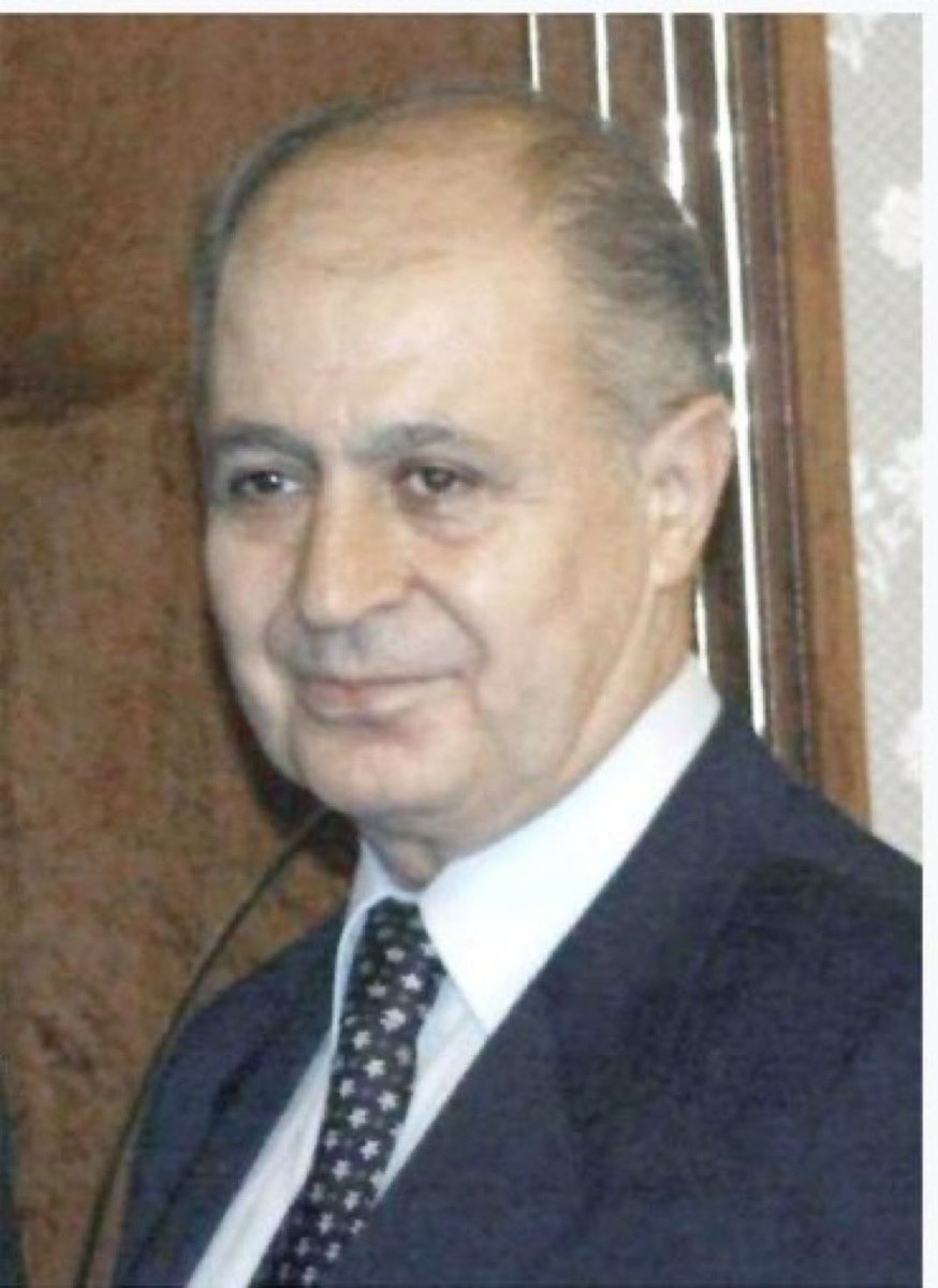 Yenidoğan bebekleri öldüren çetenin lideri Dr. Fırat Sarı'nın,
1998'de PKK üyeliğinden 12 yıl kesinleşmiş cezasını affedip 
2003'te Topluma Kazandırma Yasasıyla cezası 2 yıla indiren
daha sonra da
doktorluğa geri dönmesine neden olan 
Ahmet Nejdet Sezer!
BU HATASININ CEZASINI