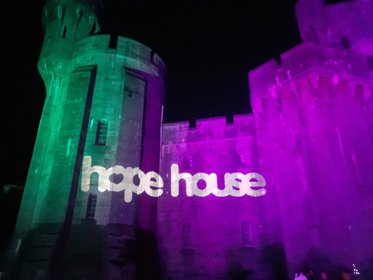 WelshChrisP's tweet photo. A lovely evening for the #DarkRun at @PenrhynCastleNT #NorthWales A fab turnout, wonderful atmosphere &amp; great fun &amp; all for a good cause @HHTGhospices @BangorWalesNews @NWalesSocial @DerekTheWeather https://t.co/DQQXYyz77u