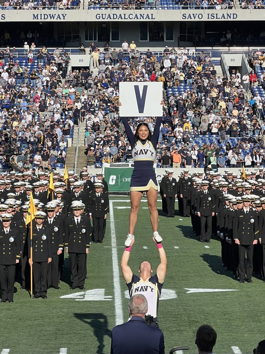 GabyAgostinelli's tweet photo. #goNavy ! https://t.co/EriZuwgLbY