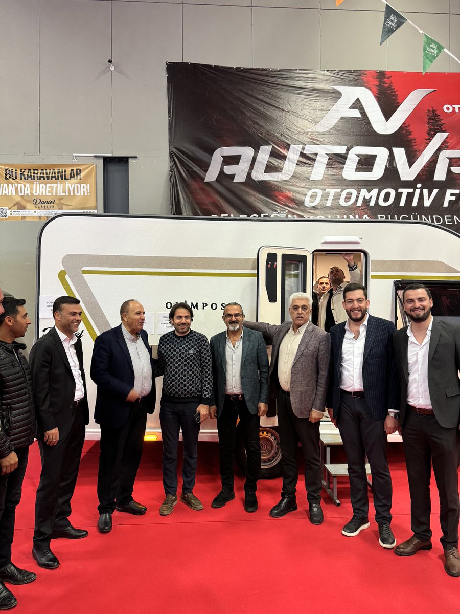 Doğu Şirketler Grubu Yönetim Kurulu Başkanı Sayın <a href="/zahirkandas/">Zahir Kandaşoğlu</a>  ve kıymetli ekibi Daniel Karavan standını ziyaret ederek istişarelerde bulundu. Teşriflerinden ötürü şükranlarımızı sunarız. 
<a href="/rasimbytr/">Rasim BAYTAR</a> <a href="/oskoseoglu/">zeki özköseoğlu</a> <a href="/resatyesilagacc/">Reşat Yeşilağaç</a> <a href="/A21Keskin/">Abdullah Keskin</a>