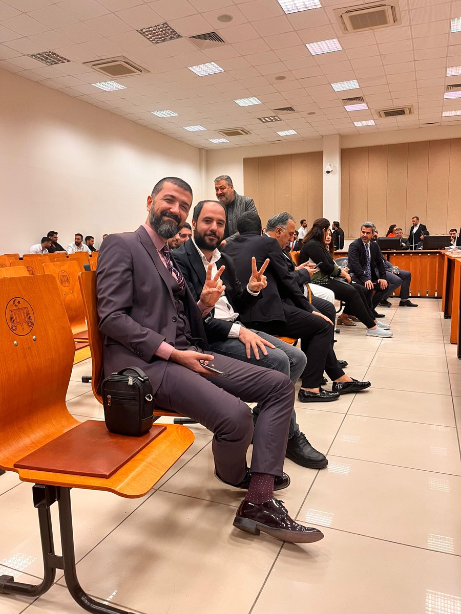 İsimler değişse de yargılanan son 40 yıllık insan hakları mücadelesi ile dünyada saygın yere sahip ve Ermeni Soykırımına sessiz kalmadığı için Diyarbakır Barosu idi. 
Açıklamanın arkasındayım✌️